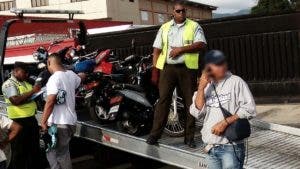 AMET somete a la Justicia ciudadanos sorprendidos echando carrera de motocicletas