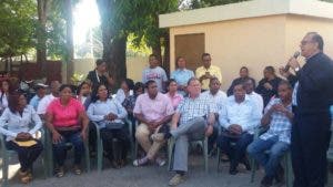 Director de SNS aborda situación de hospital San Bartolomé con comunitarios de Neiba