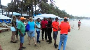 Continúa búsqueda cuerpo de menor arrastrado por olas cuando se bañaba en playa Cabarete