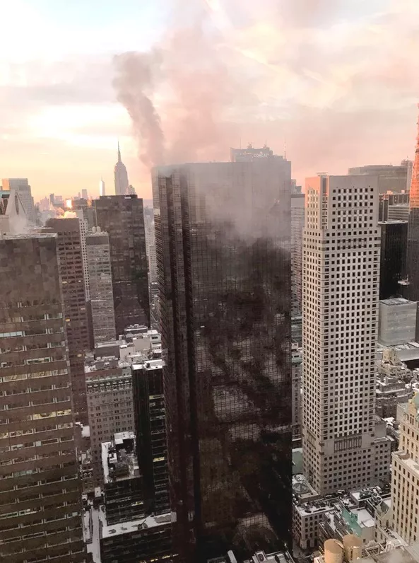 se-produce-un-fuego-en-el-techo-de-la-torre-trump-en-ny