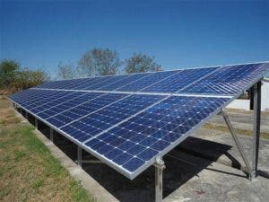 RD recibirá 3 millones de dólares para instalación de paneles solares en mil centros sanitarios