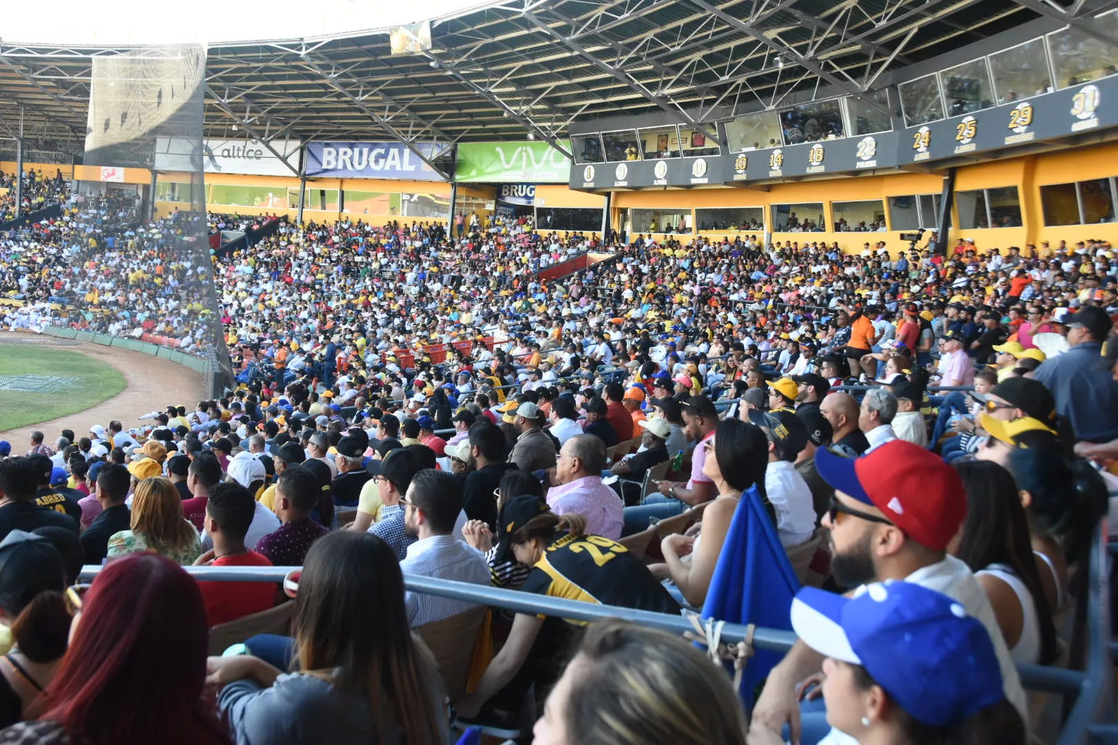 Los fanáticos de Santiago  favorecen juegos a las 2PM