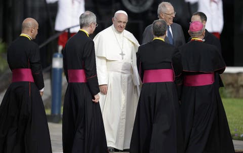 El papa Francisco inicia su visita a Perú con un recibimiento apoteósico