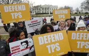 Inmigrantes rechazan frente a la Casa Blanca el fin del TPS salvadoreño