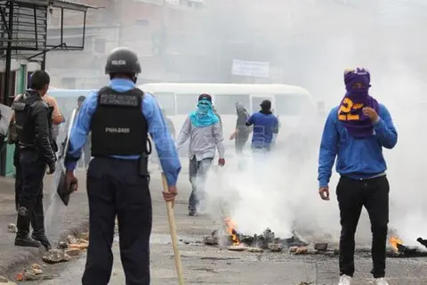 Oficialismo asume control del Congreso en Honduras en medio de protestas