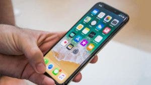 Caen acciones de Apple por temores sobre el iPhone X