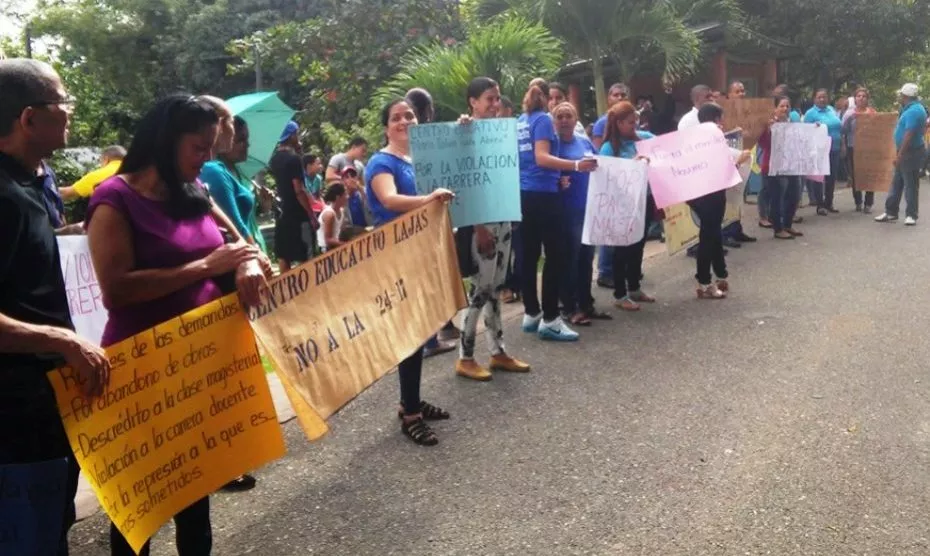 Profesores protestan en Puerto Plata contra concurso para elegir directores