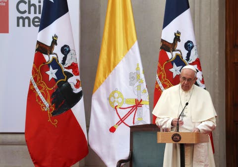 El papa pide perdón por los abusos a menores por parte del clero chileno