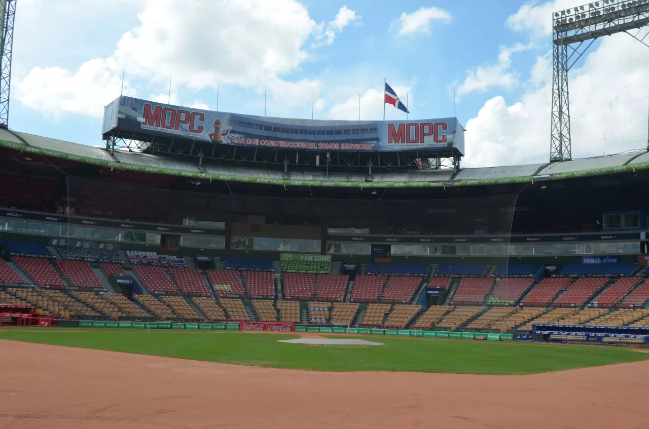 Obras Públicas entrega a LIDOM remozado estadio Quisqueya