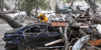 Aumentan a 15 las víctimas mortales por las riadas y deslizamientos de tierra en California