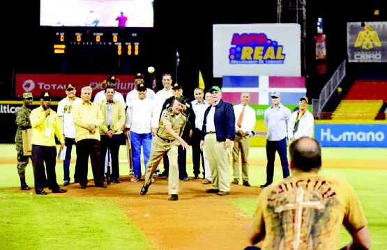 Águilas derrotan a los Leones en el estadio Cibao