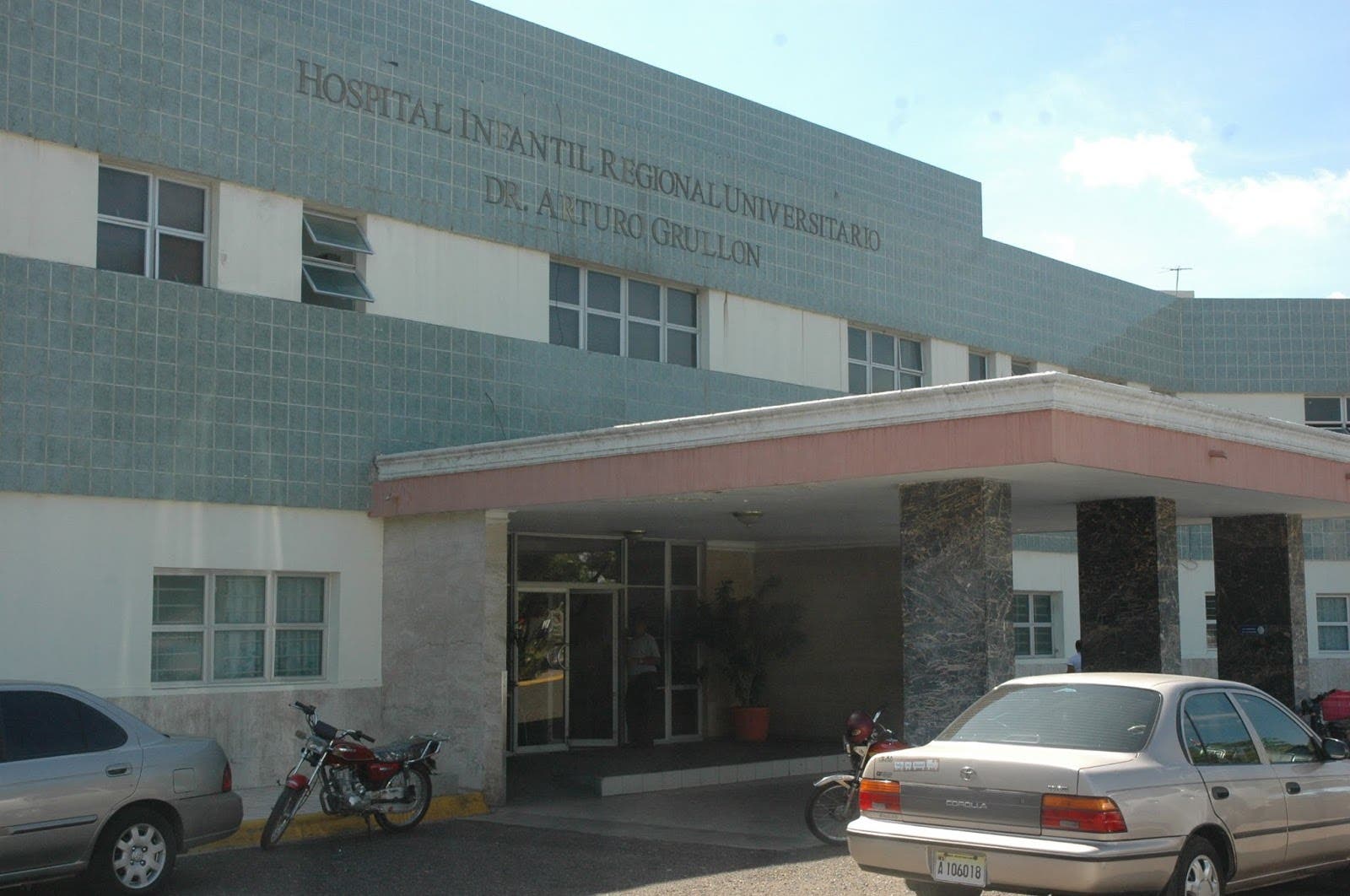Hospitales Arturo Grullón y Ángel Contreras reciben tomógrafos de 16 cortes