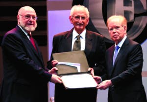 Salvador Gautier recibe el Premio de Literatura 2018