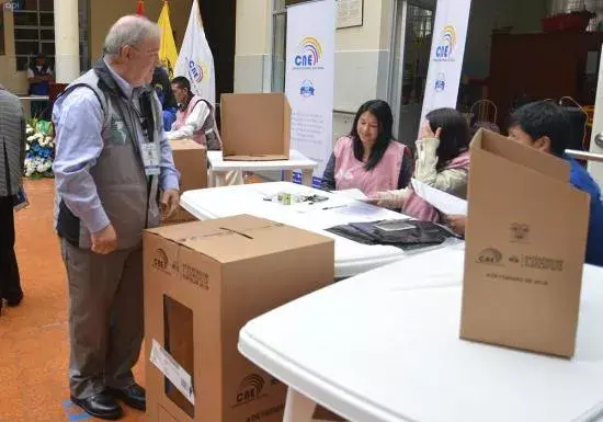 Unasur desplegará 30 observadores en seis provincias para consulta de Ecuador