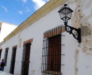 Casa del patricio  Sánchez luce descuidada.