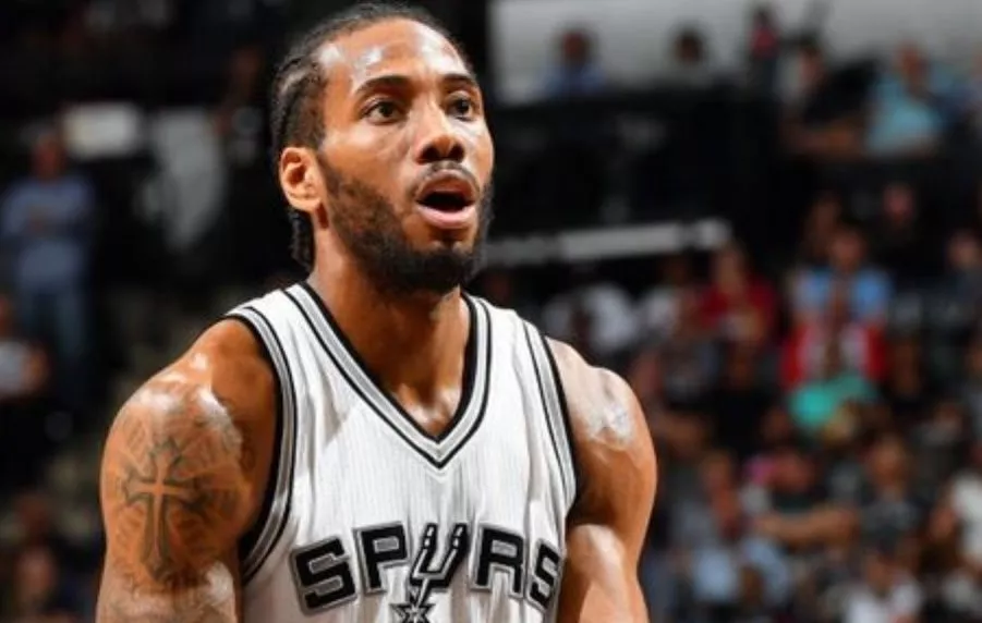 Kawhi Leonard debe estar en el radar de los Lakers el próximo año