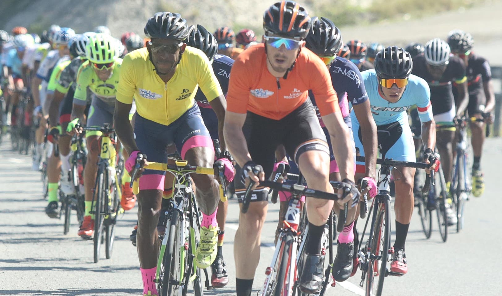Enmanuel Núñez cierra con fuerza para conquistar V etapa de la Vuelta Independencia