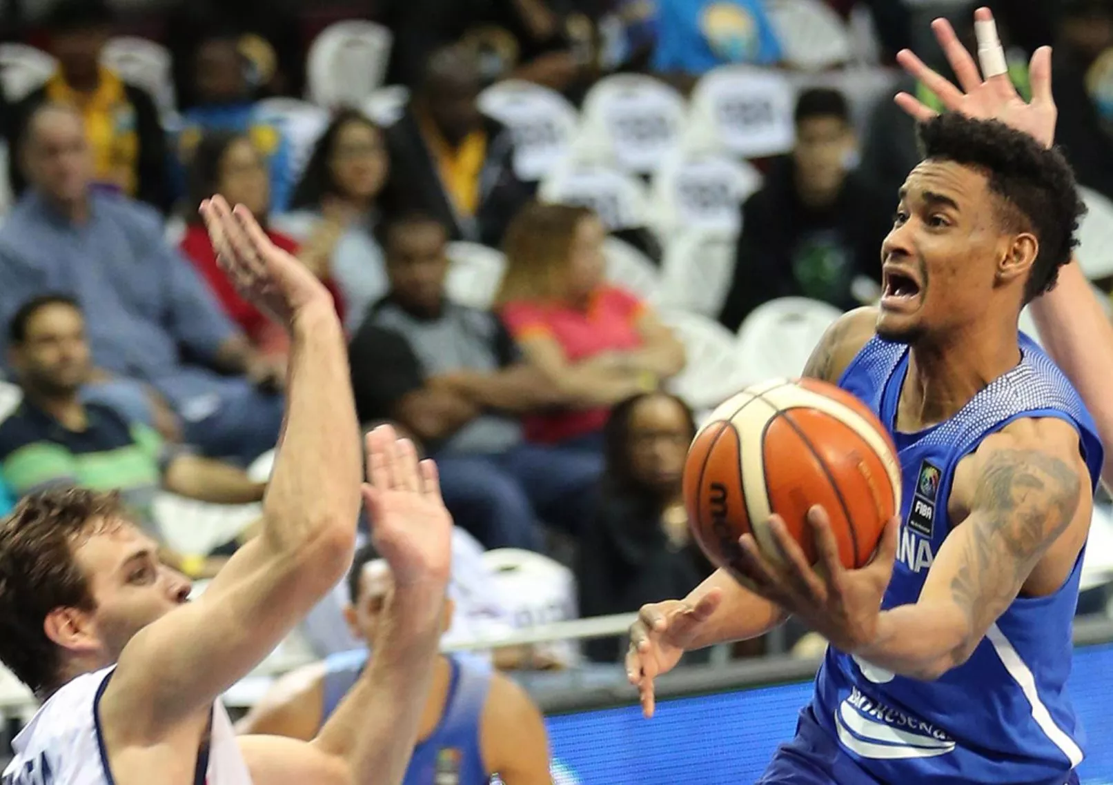 Jugadores comprometidos con equipo de baloncesto dominicano