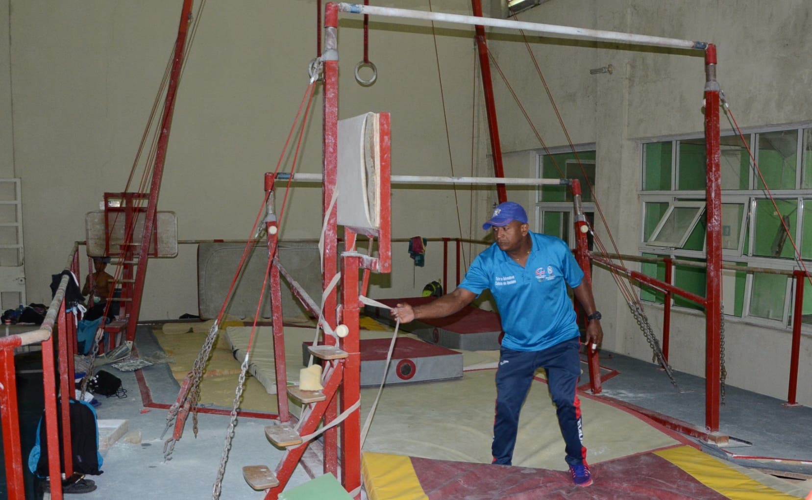 Deterioro del pabellón de gimnasia impide su avance en el país