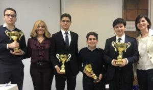 Saint George School gana torneo de debates