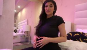 Video: Kylie Jenner anuncia el nacimiento de una niña y enciende las redes sociales