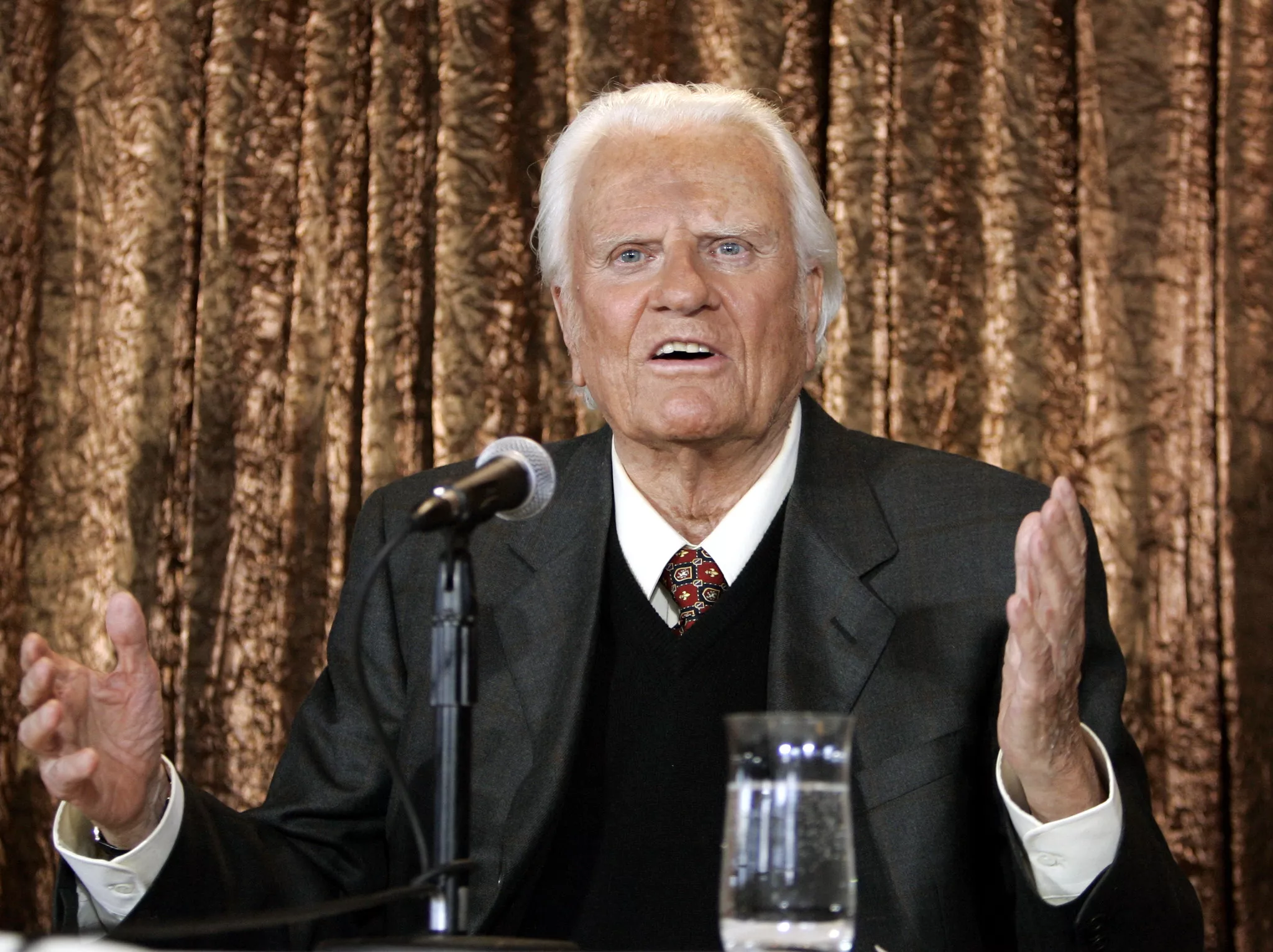 Trump asegura que “no había nadie” como el pastor Billy Graham