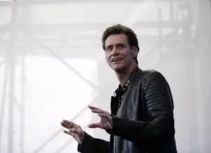 Jim Carrey exhorta a usuarios a salirse de Facebook