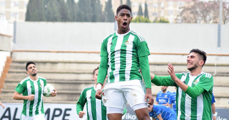 Júnior Firpo, futbolista dominicano se destaca en España