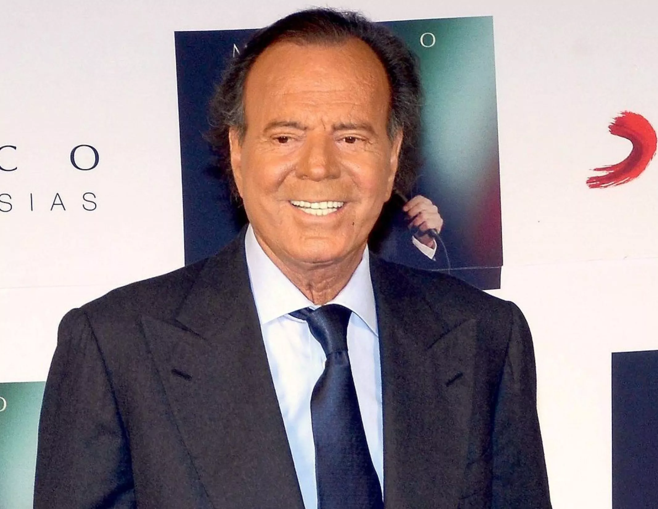 Julio Iglesias prepara sus memorias