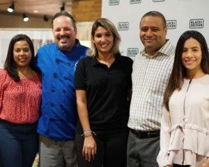 Un “cooking show” para presentar una olla arrocera