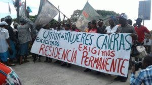 Protesta: mujeres cañeras exigen residencia permanente frente a Migración