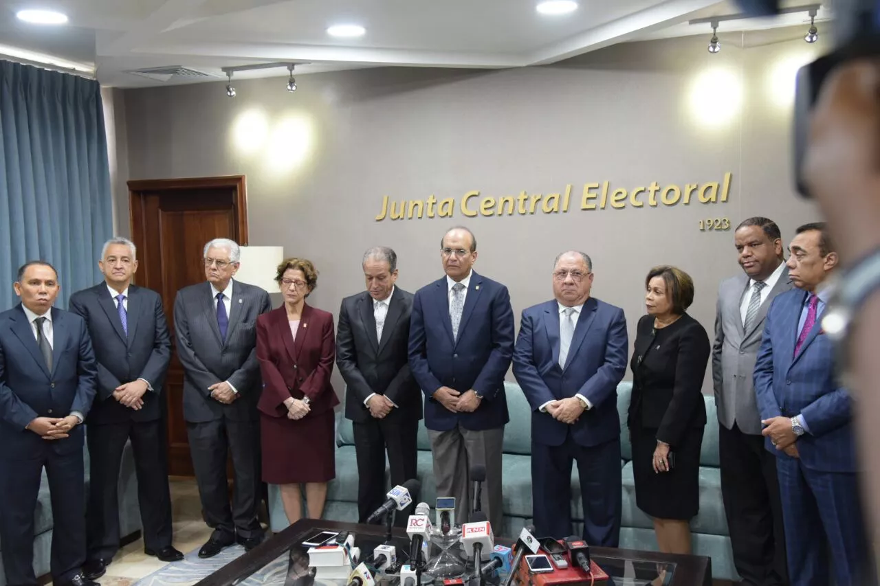 Comisión del PLD presenta al Pleno de la JCE sus nuevos delegados