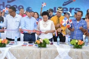 Comunidades de Montecristi reciben electricidad por parte de la Unidad de Electrificación Rural y Suburbana