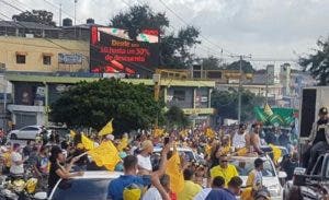 Santiago se viste de amarillo con multitudinaria caravana de las Águilas Cibaeñas