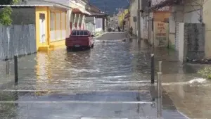 La odisea que viven los residentes de una calle de Puerto Plata cuando llueve