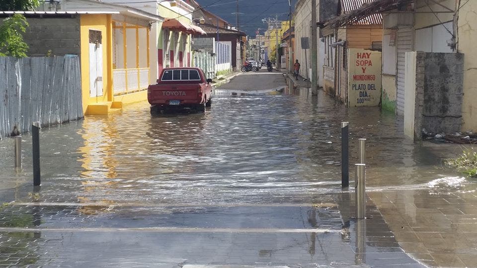 La odisea que viven los residentes de una calle de Puerto Plata cuando llueve