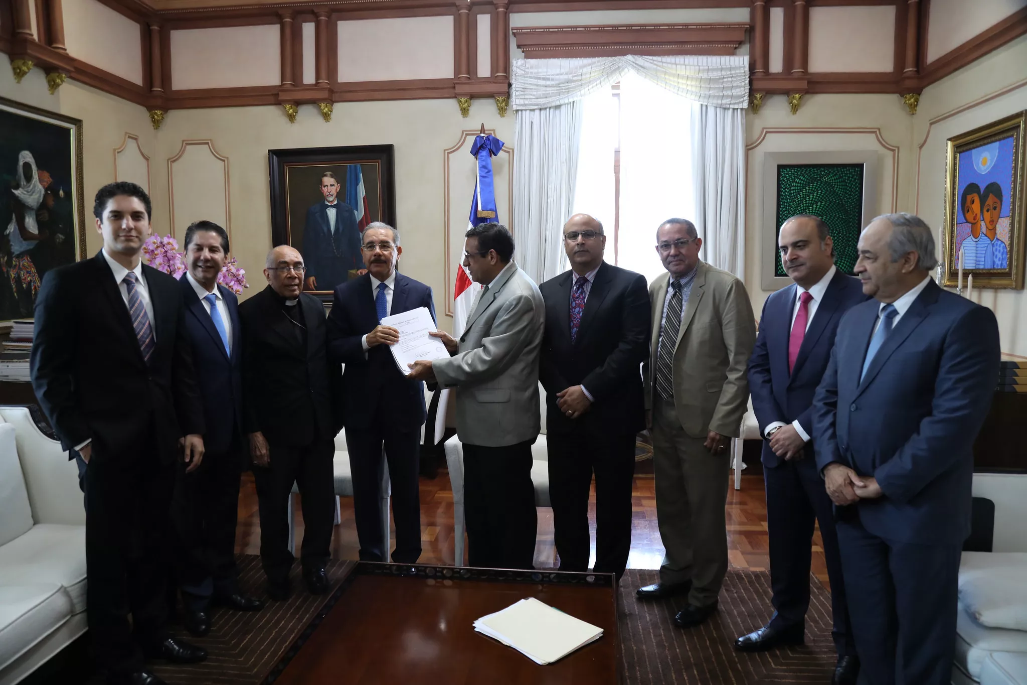 Consejo Nacional de Desarrollo entrega propuesta de un ferrocarril al presidente Medina