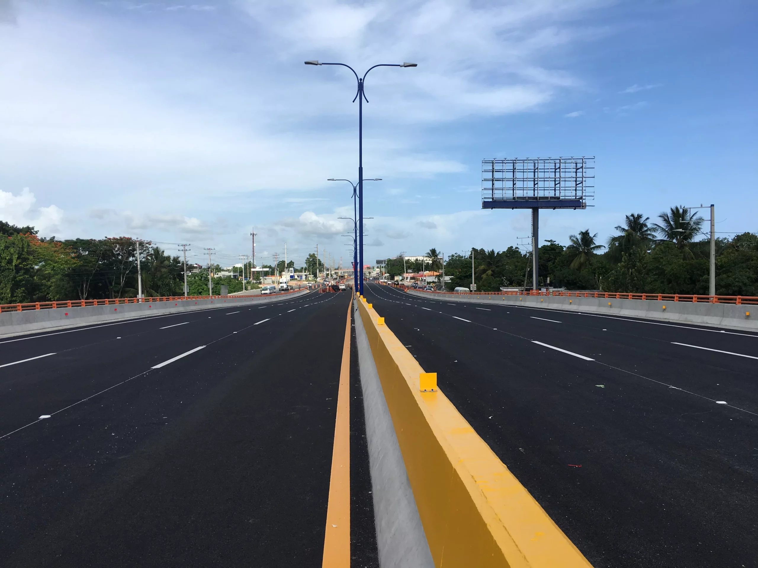 Presidente Danilo Medina inaugura elevado de La Caleta  y un puente peatonal