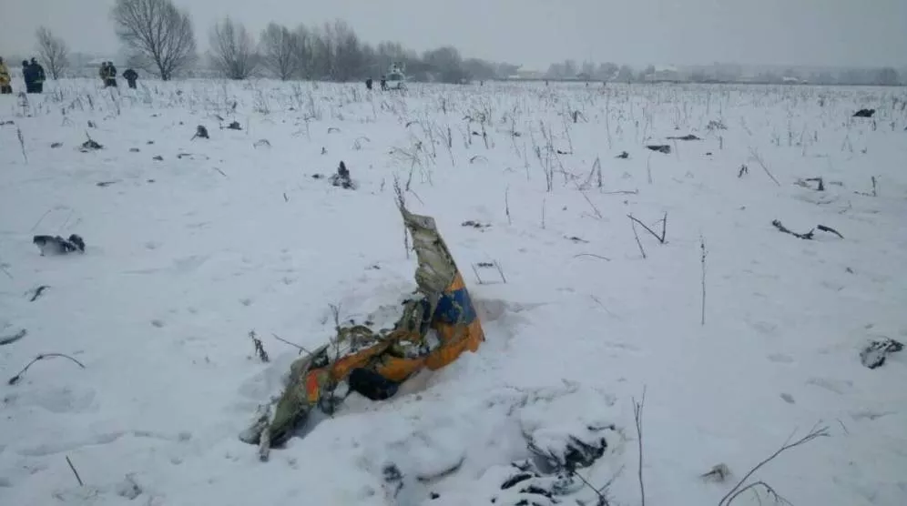 Confirman la muerte de los 71 ocupantes del avión estrellado en Moscú