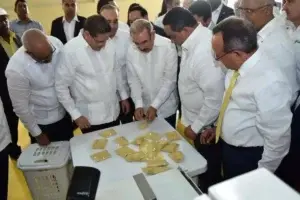 Gobierno  entrega una  planta procesadora de cereales en Nagua