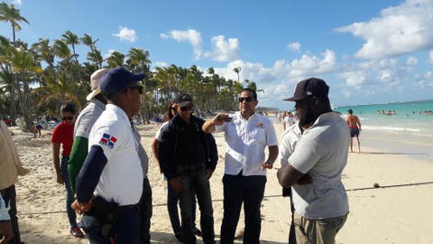 Ministerio de Turismo busca controlar irregularidades en playas de Bávaro