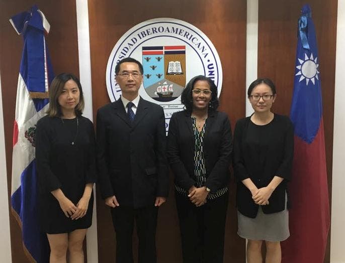 Embajada de Taiwán  realiza presentación de becas  en UNIBE