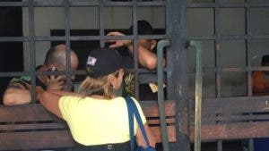 Apenas una reja separa la calle de las celdas donde estaban los reclusos. 