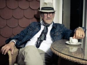 Steven Spielberg despierta su imaginación con filme “Ready Player One”