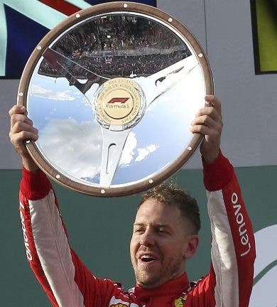 Vettel gana tercera carrera en Australia