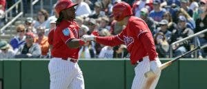 Teoscar Hernández la saca y empuja tres; Maikel Franco pega jonrón