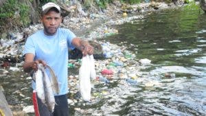 Derrame de químico en río Haina provoca daños e indignación vecinos