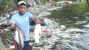 Derrame de químico en río Haina provoca daños e indignación vecinos