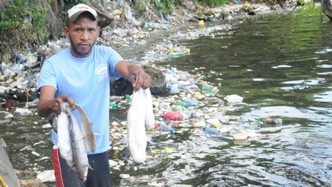 Salud Pública examinará muestras de zona afectada por derrame sustancia química en río Haina