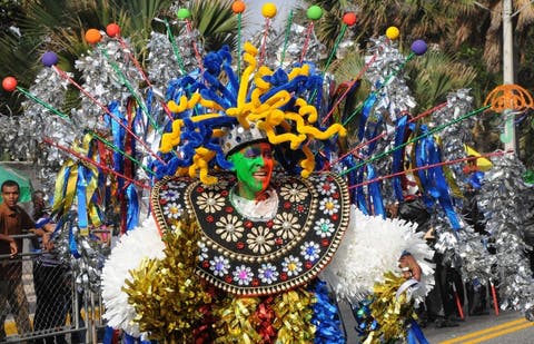 Expresiones culturales se lucen en desfile carnaval